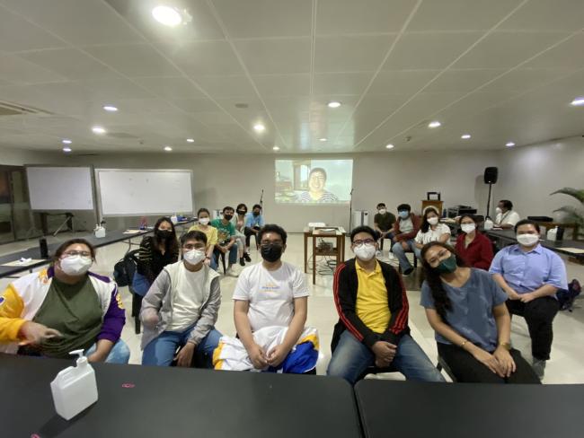 Group photo of Pathways Batch 14 Scholars, joining the event physically, and the Pathways director, joining remotely.