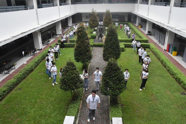 October 25, 2022: the Grade 12 Living Rosary