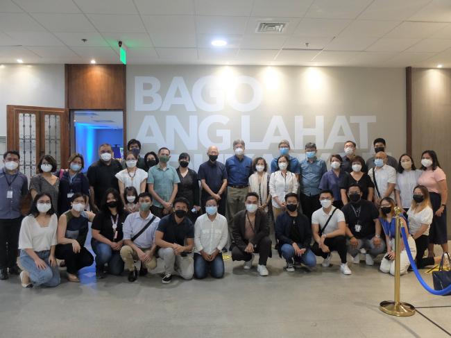 Members of the Pathways community gather in front of the GBSEALD’s “Bago ang lahat edukasyon” mural