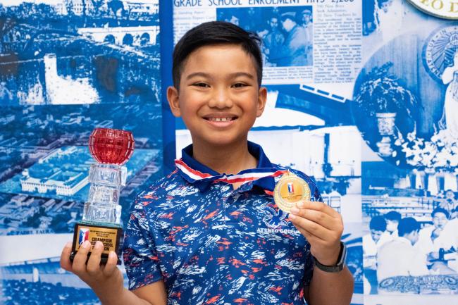 Champion golfer Race Manhit  