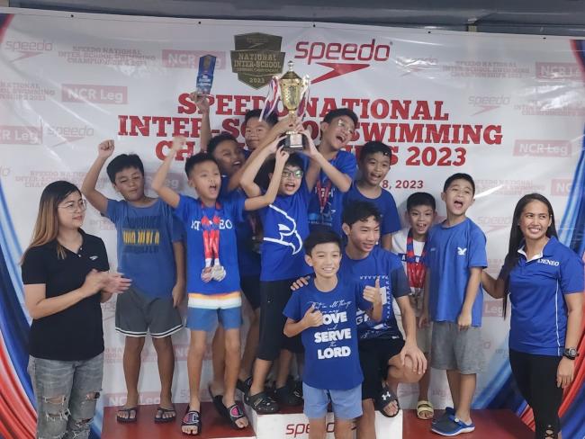 The AGS varsity swim team 