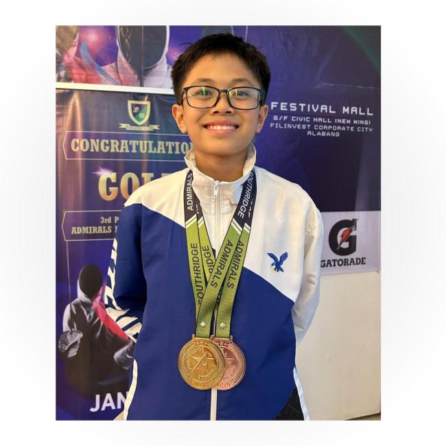 Gold medalist Thade Go 