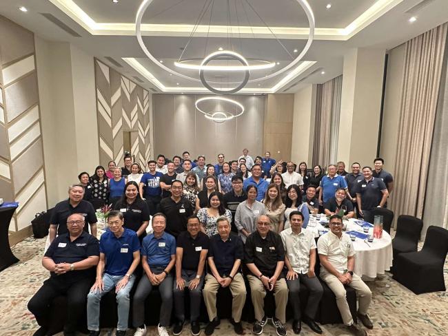 Last May 25 2024, Fr. Roberto “Bobby” Yap SJ, Ateneo de Manila University President, and Fr. Norberto “Kit” Bautista SJ, Director of the Office of the University Development and Alumni Affairs (OUDAA), attended a reunion of Cebu-based Ateneo alumni in Citadines Hotel, Cebu.  They were accompanied by Ateneo Alumni Association (AAA) President Mr. Gene Manalastas, Vice President Atty. Steff Basilio, and board members Mr. Jovic Basilio and Mr. Jun Dalandan. Mr. Toby Florendo, the President of the Ateneo Cebu Al