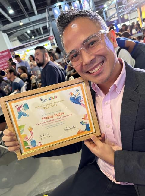 Atty Mickey with his certificate