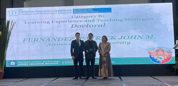 Mr Fernandez winning an award