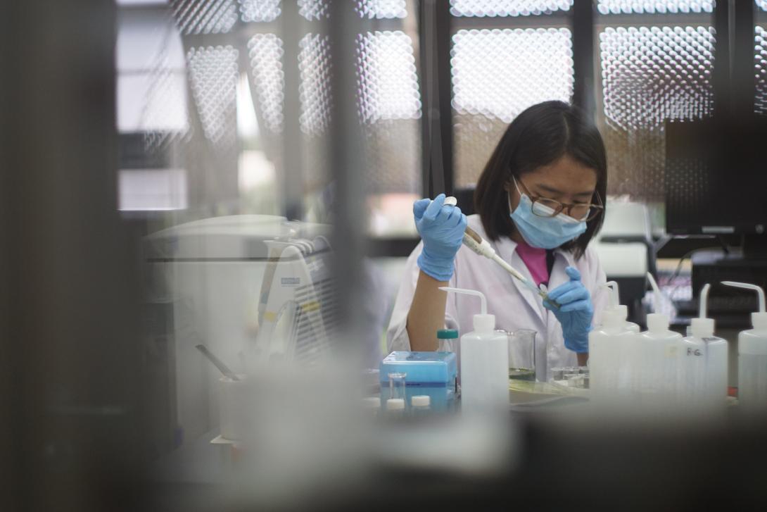 A research student at a SOSE laboratory